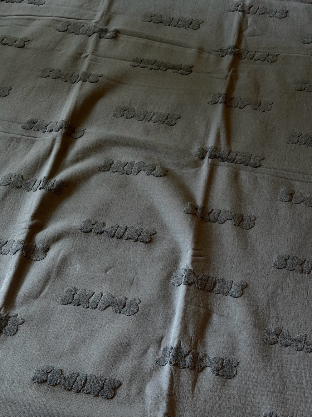SKIMS Dark Slate Gray Logo Terry Bath Towel - Picture 3 of 5